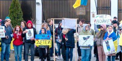 «У нас это не запрещено»: в Молдове ответили на возмущение Захаровой из-за протестов возле посольства РФ