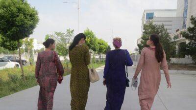 В Туркменистане усилили контроль за внешним видом и поведением женщин