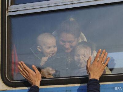 Украинцы, эвакуирующиеся из опасных зон, смогут получить денежную помощь от государства прямо на вокзалах – "Укрзалізниця"