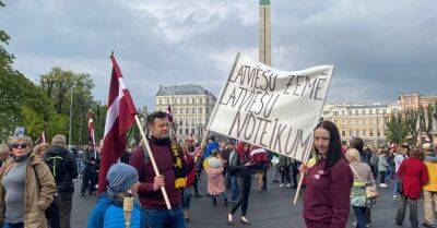 ФОТО, ВИДЕО. В Риге проходит шествие "против наследия СССР"