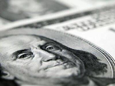 Россиянам назвали три фактора риска, которые «целятся» в доллар