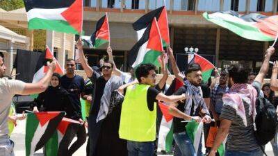 Палестинские флаги в Беэр-Шеве: сотни студентов отметили день арабской "катастрофы"