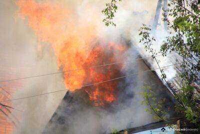 Пожар в деревянном доме в центре Твери ликвидирован