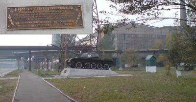Украинские защитники использовали танки с постаментов в Мариуполе (фото)