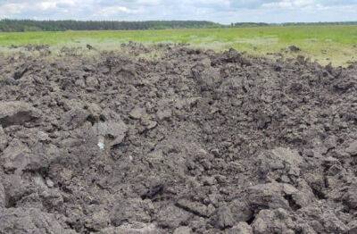 Днепропетровщина: россияне попали ракетой в поле