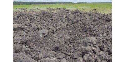 Россияне ракетным ударом «демилитаризировали» поле в Павлоградском районе — фото