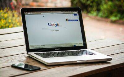 Украинские учителя получат 43 тыс. ноутбуков от Google
