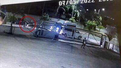 Видео: житель Мигдаль ха-Эмека попал под колеса автобуса - и был избит водителями - vesty.co.il - Израиль - Нацерет