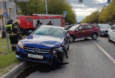 5-летний мальчик пострадал в столкновении Renault и Mercedes в Твери