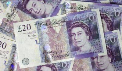 На опасениях рецессии: курс британского фунта упал на 1%