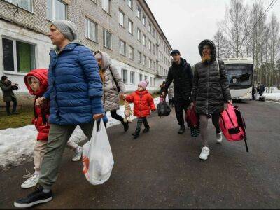 Минтруд предложил предложили доплачивать работодателям за наем украинских беженцев