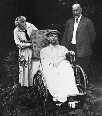 100 лет назад Ленина разбил паралич