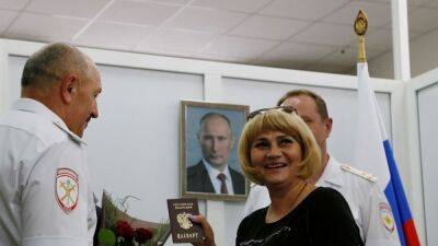 Путин упростил получение гражданства РФ для жителей двух областей Украины
