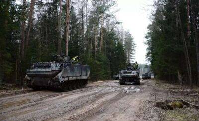 Литва отправляет в Украину партию БТРов и грузовиков