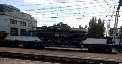ВС РФ пригнали в Мелитополь устаревшие танки Т-62 (видео)