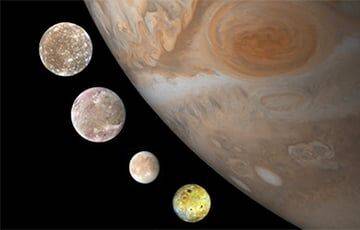 Ученые: В спутник Юпитера врезался гигантский неизвестный объект