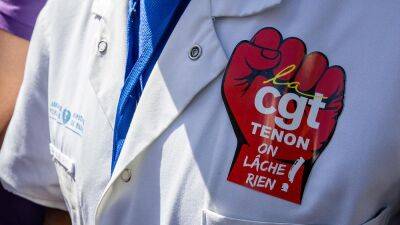 В Париже протестуют медицинские работники