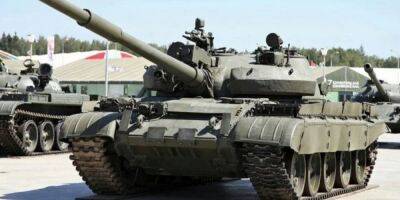 «Придется тратить на них снаряды». В МВД считают, что устаревшие танки РФ могут быть проблемой для Украины