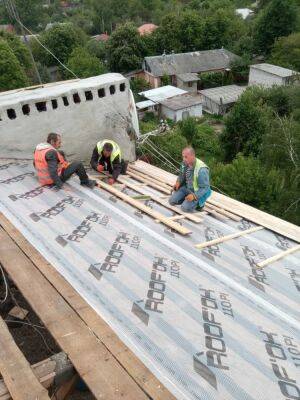 На Новой Баварии и Салтовке ремонтируют крыши (фото)