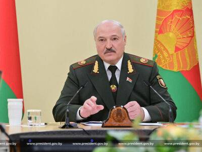 Лукашенко заявил о необходимости "немедленно создавать" оперативное командование у границы с Украиной