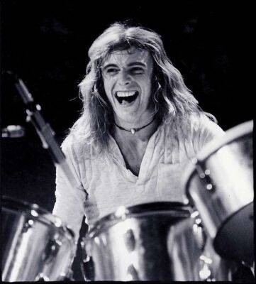 Умер барабанщик легендарной британской рок-группы Yes Алан Уайт