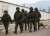 Российские солдаты без опознавательных знаков контролируют приграничье с Украиной