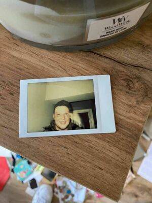 Стало известно имя военнослужащего, оставившего в разграбленном доме в Ирпени свое фото