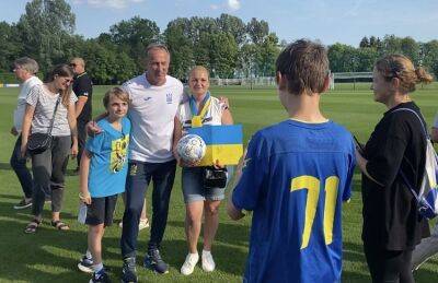 Сборная Украины встретилась со 150 украинскими детьми в Словении