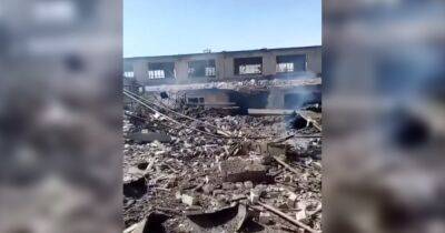 Войска РФ ракетным ударом разрушили здания завода "Артемсоль" в Соледаре (видео)