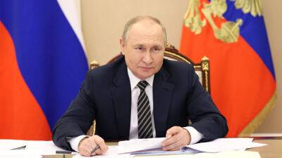 Деды – воевать: Путин подписал закон о приеме в армию на контракт до 65 лет