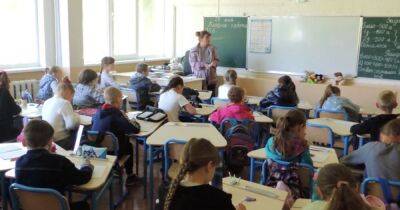 Оккупанты открыли в Мариуполе школу без питания и электричества: чему будут учить детей