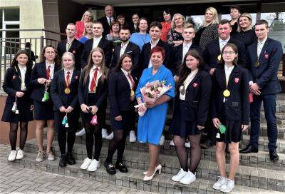 В школах Литвы прозвучал Последний звонок - obzor.lt - Украина - Литва