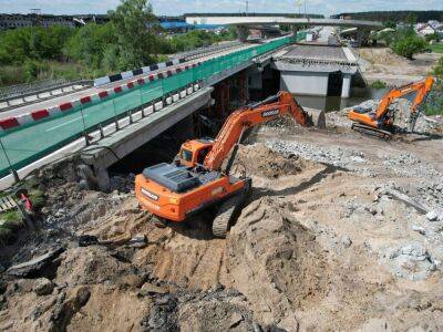 На Житомирской трассе под Киевом возобновили левый проезд на мосту через реку Ирпень
