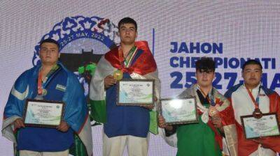 Таджикские борцы завоевали шесть наград на чемпионате мира в Узбекистане