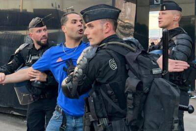 Министр внутренних дел Франции поблагодарил полицейских, обеспечивавших безопасность во время финала Лиги чемпионов
