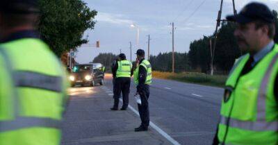 Авария на Даугавгривском шоссе: четыре пострадавших, движение блокировано