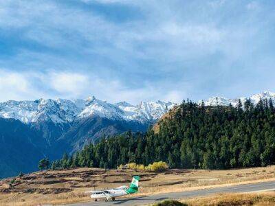 В горах Непала исчез самолет с 22 людьми на борту
