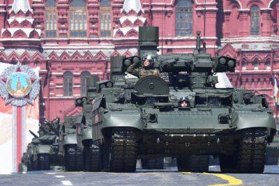 "У Росії справи погані": На військовому параді в Москві "не дорахуються" багатьох одиниць бойової техніки