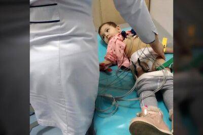 Родители трехлетней девочки просят Минздрав Туркменистана разрешить вывезти ее на лечение за рубеж