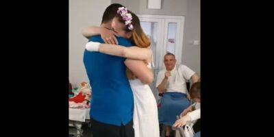 Свадьбу сыграли в больнице. Медсестра из Лисичанска, потерявшая обе ноги из-за подрыва на мине, вышла замуж во Львове