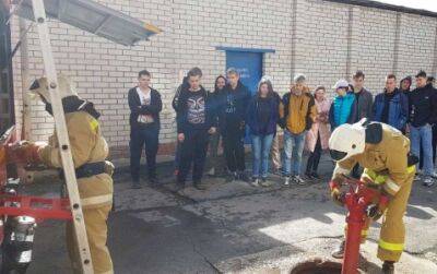 Профессия пожарный. Кунгурские студенты посетили пожарную часть
