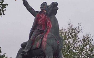 Вандалы «поработали» над памятником Суворову в Измаиле | Новости Одессы