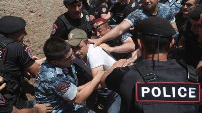На акции протеста в Ереване задержаны более 100 демонстрантов