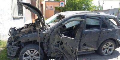 Минимум двое раненых. В Мелитополе взорвали авто у здания назначенного оккупантами «губернатора» Запорожской области — что известно