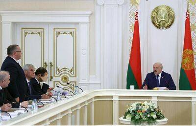 Лукашенко – правительству: У вас цены выросли в два раза! Вы что думаете, народ молчать будет!