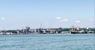 Оккупанты завершили погрузку украинского металлопроката в порту Мариуполя, — советник мэра