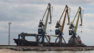 Сепаратисты "национализируют" иностранные суда в порту Мариуполя