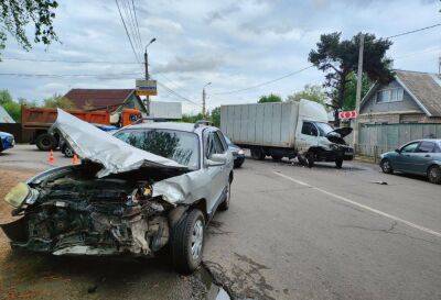 Две женщины пострадали в ДТП с легковушкой и фургоном в Твери
