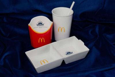 McDonald’s выпустила фарфоровый сервиз к юбилею королевы Елизаветы II