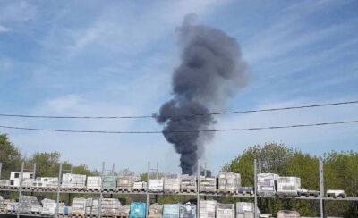 В Макеевке горит нефтебаза: в сети опубликовали фото и видео пожара